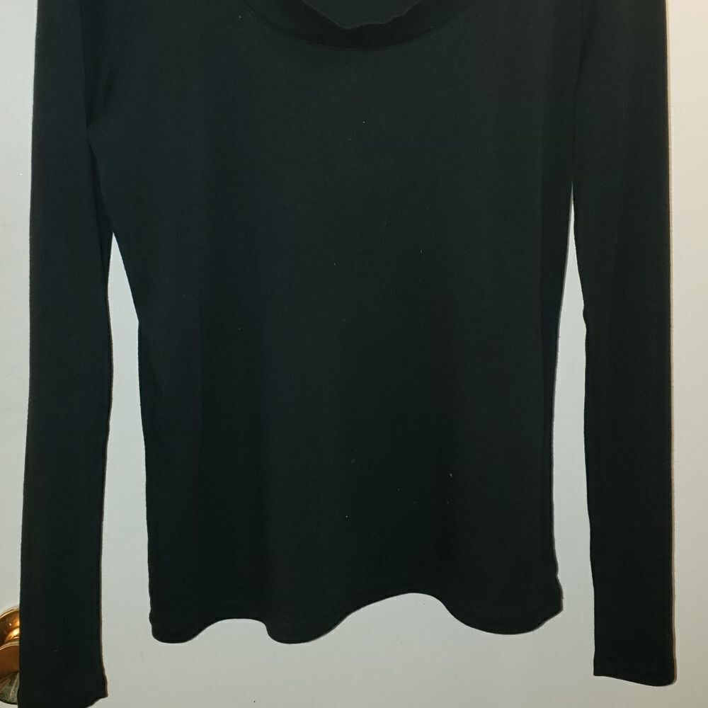 FREE with any purchase Mossimo Long Sleeve Black Tee Size Medium - Picture 2 of 7
